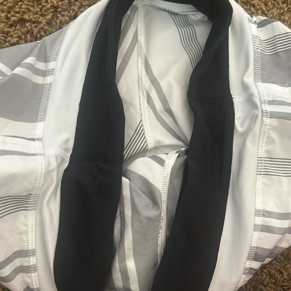 LULULEMON Striped Speed Up Women’s Athletic Shorts Size 10. SOLD - Picture 2 of 4